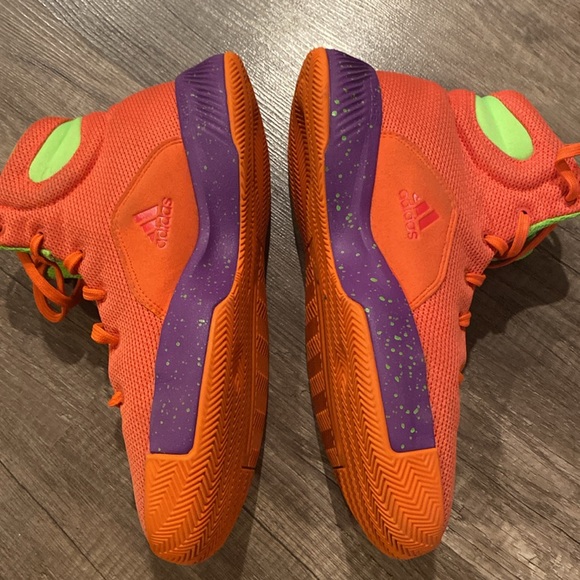 New without tags Adidas basketball shoes - Picture 3 of 8